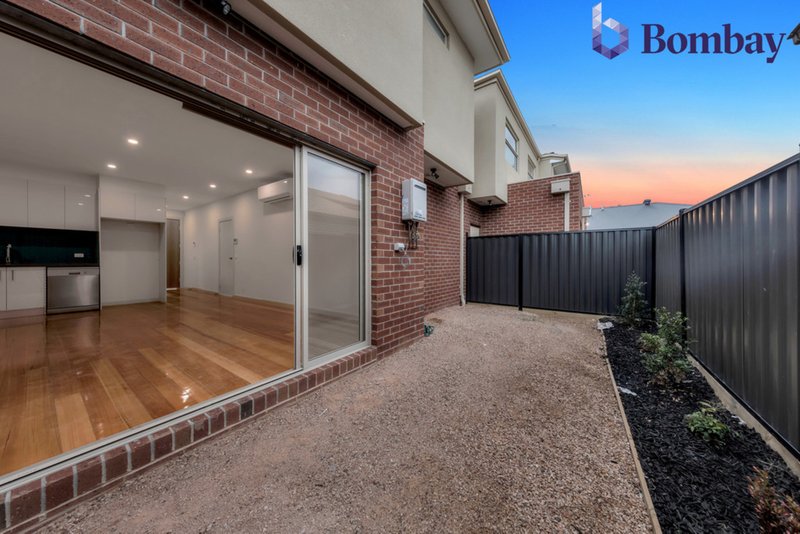 Photo - 3/1 Accolade Drive, Craigieburn VIC 3064 - Image 9