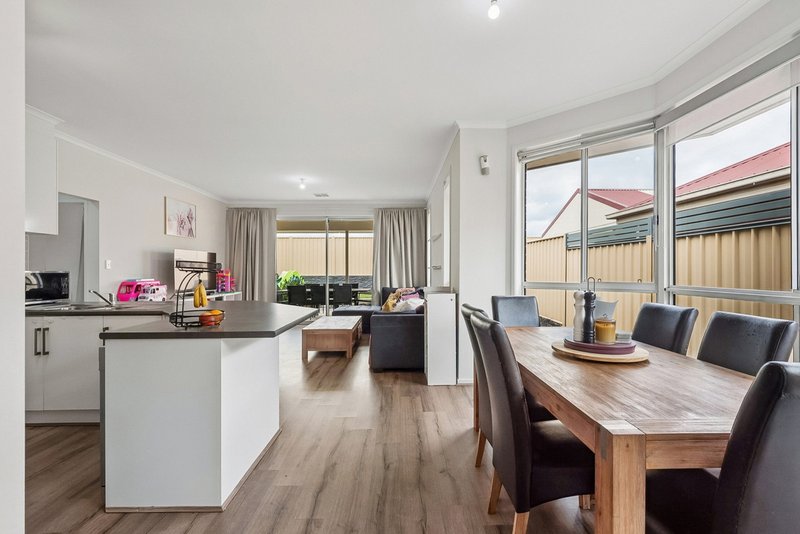 Photo - 31 Admiral Parade, Munno Para SA 5115 - Image 4
