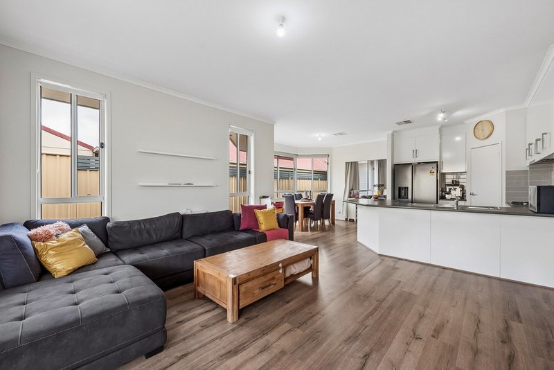 Photo - 31 Admiral Parade, Munno Para SA 5115 - Image 7
