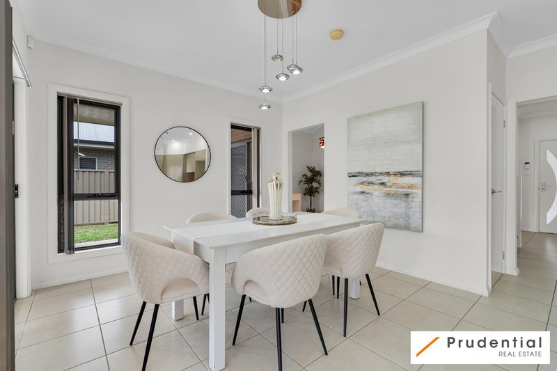 Photo - 31 Agostini Circuit, Oran Park NSW 2570 - Image 10