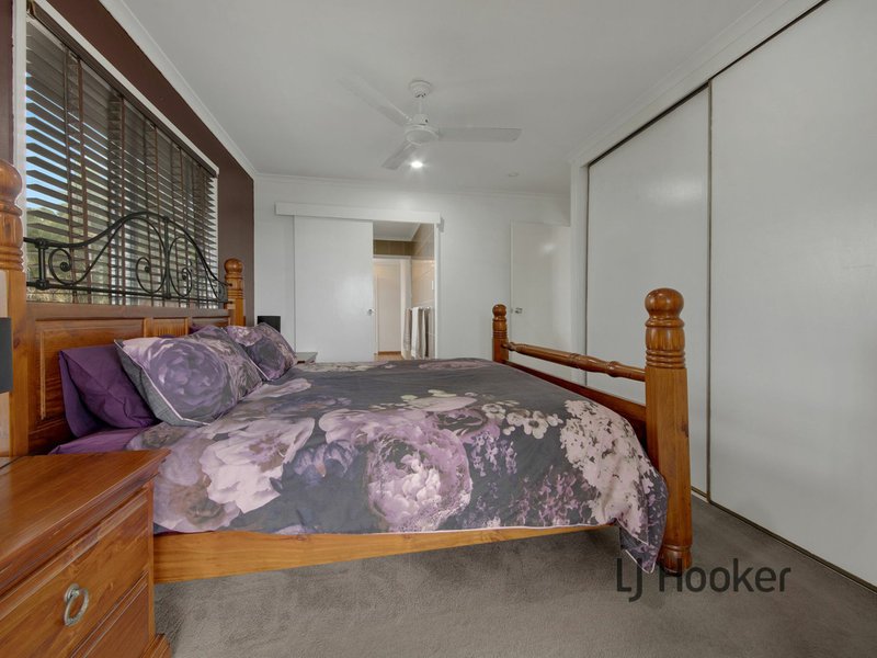 Photo - 31 Amaroo Street, Boyne Island QLD 4680 - Image 9