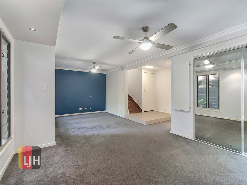 Photo - 31 Amott Street, Stafford Heights QLD 4053 - Image 10