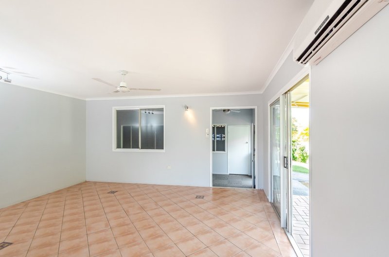 Photo - 31 Anderson Street, Clinton QLD 4680 - Image 3