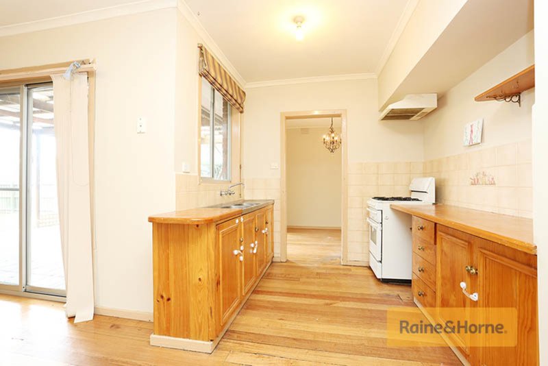 Photo - 31 Andrew Street, Melton South VIC 3338 - Image 2