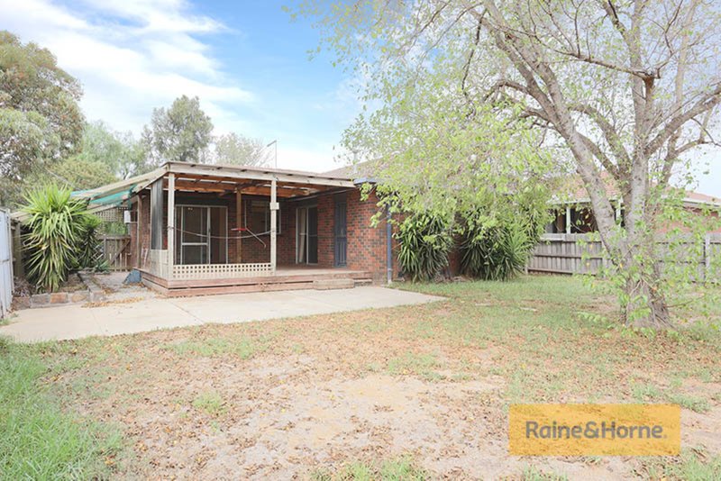 Photo - 31 Andrew Street, Melton South VIC 3338 - Image 9