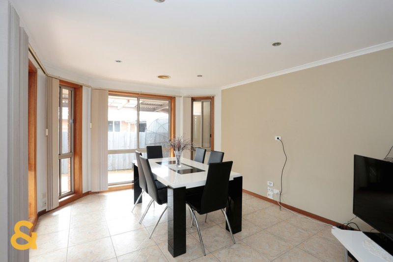 Photo - 31 Aquila Grove, Roxburgh Park VIC 3064 - Image 5