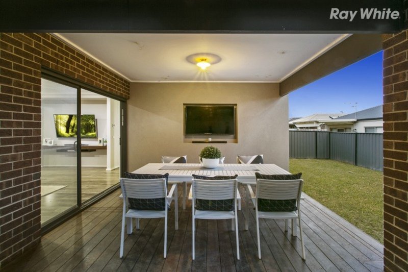 Photo - 31 Arbourlea Boulevard, Cranbourne North VIC 3977 - Image 7