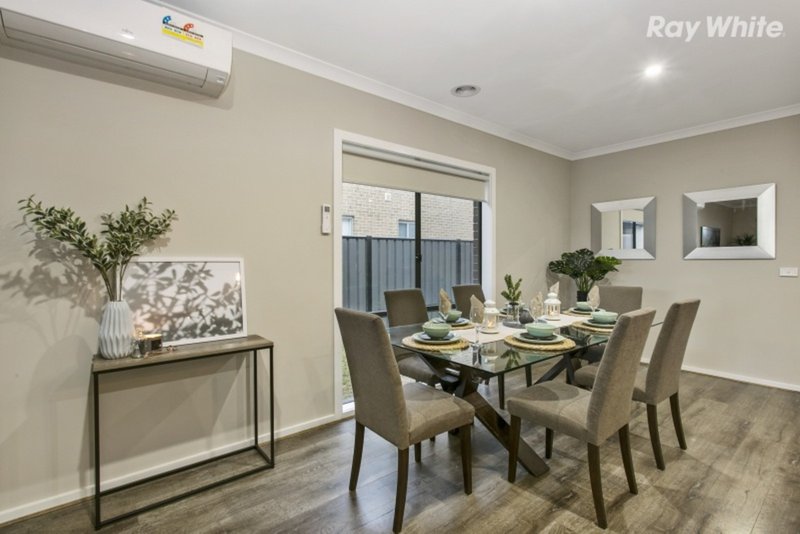 Photo - 31 Arbourlea Boulevard, Cranbourne North VIC 3977 - Image 8