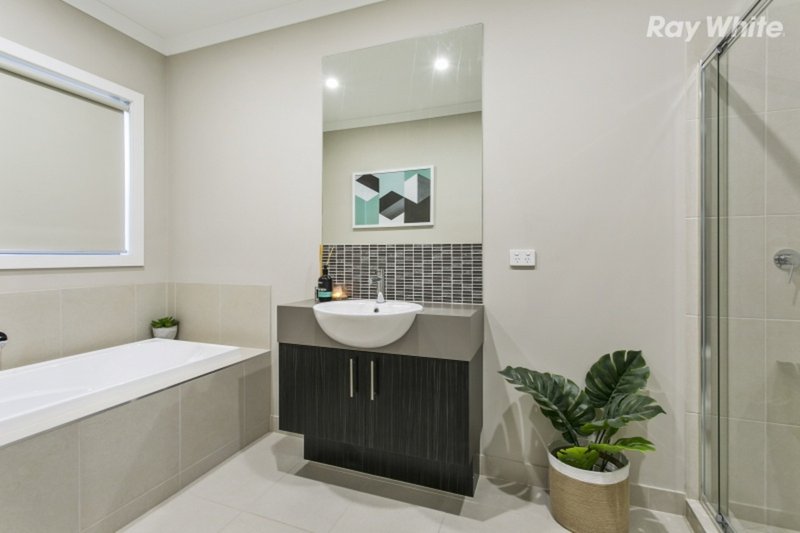 Photo - 31 Arbourlea Boulevard, Cranbourne North VIC 3977 - Image 12