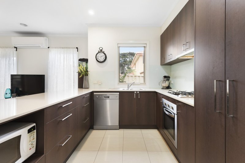 Photo - 3/1 Auguste Avenue, Clayton VIC 3168 - Image 4