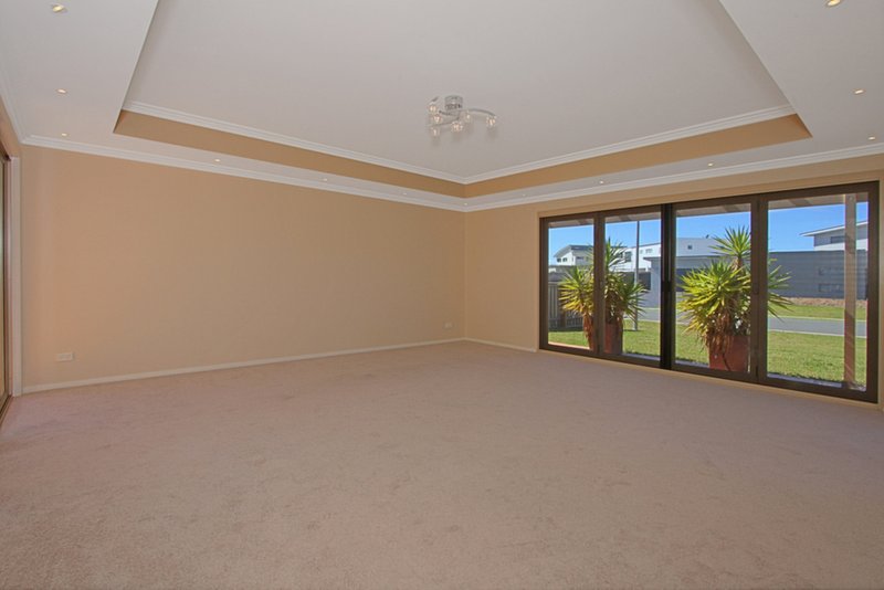 Photo - 31 Bagarin Avenue, Tomakin NSW 2537 - Image 3