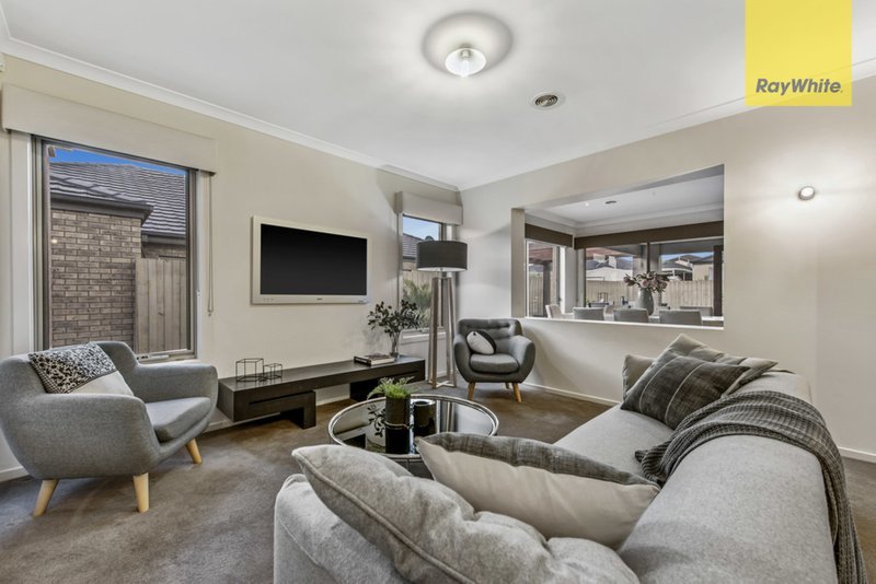 Photo - 31 Balmain Circuit, Taylors Hill VIC 3037 - Image 2