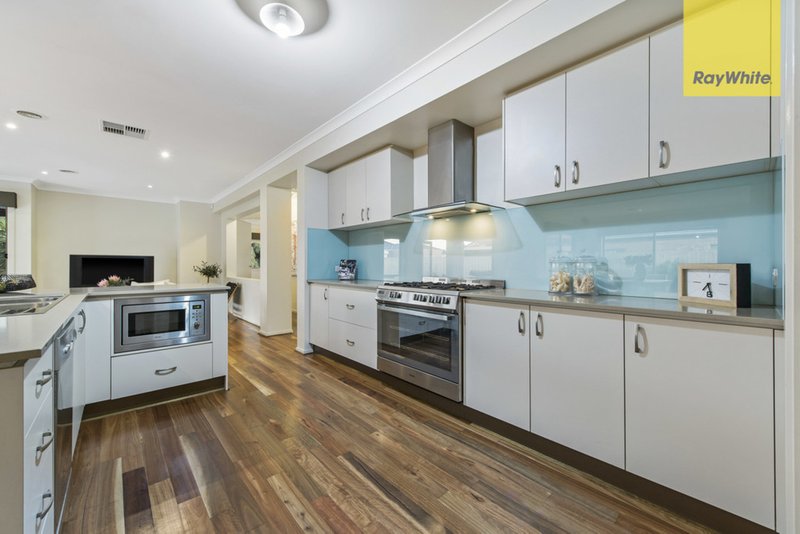 Photo - 31 Balmain Circuit, Taylors Hill VIC 3037 - Image 5