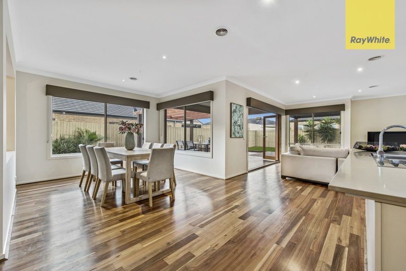 Photo - 31 Balmain Circuit, Taylors Hill VIC 3037 - Image 8