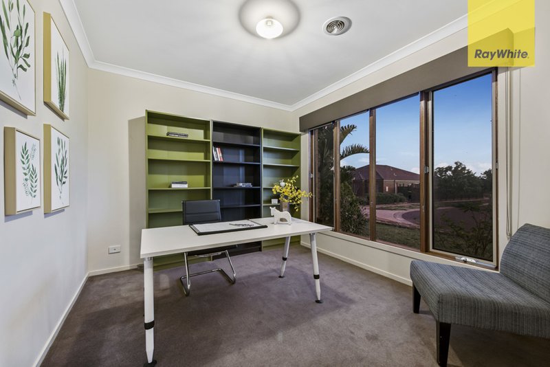 Photo - 31 Balmain Circuit, Taylors Hill VIC 3037 - Image 11