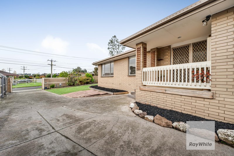 Photo - 31 Bamford Avenue, Westmeadows VIC 3049 - Image 3