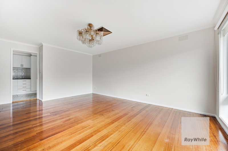 Photo - 31 Bamford Avenue, Westmeadows VIC 3049 - Image 5