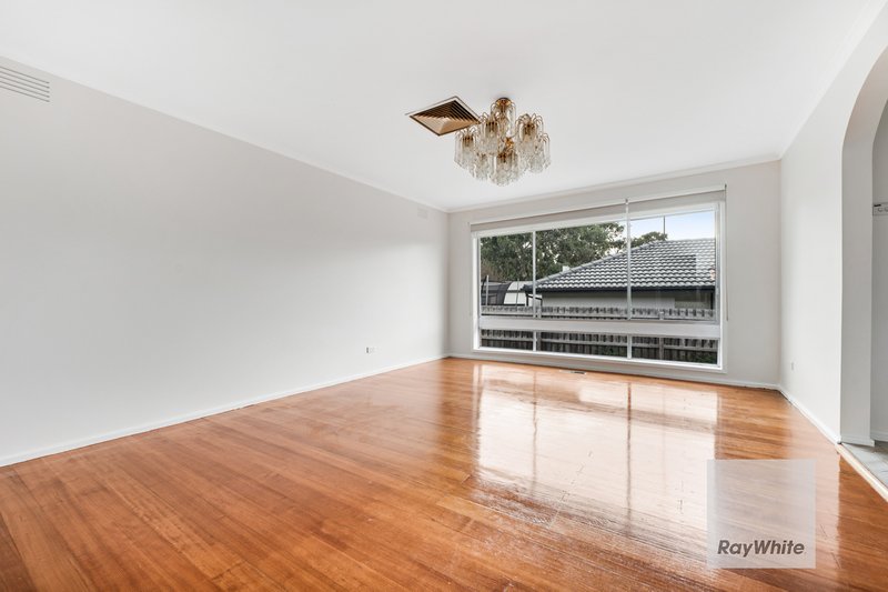 Photo - 31 Bamford Avenue, Westmeadows VIC 3049 - Image 7