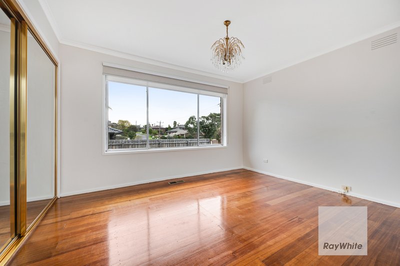 Photo - 31 Bamford Avenue, Westmeadows VIC 3049 - Image 13