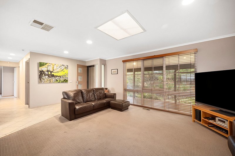 Photo - 31 Baracchi Crescent, Giralang ACT 2617 - Image 5