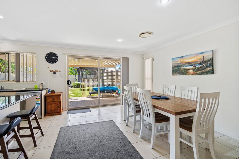 Photo - 31 Barnham Street, Wynnum QLD 4178 - Image 3