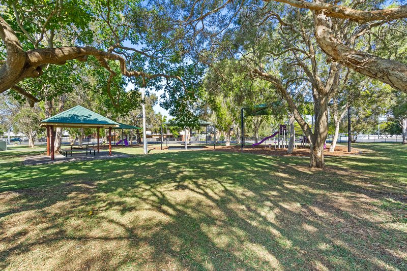 Photo - 31 Barnham Street, Wynnum QLD 4178 - Image 17