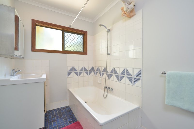 Photo - 31 Barramundi Street, Toolooa QLD 4680 - Image 11