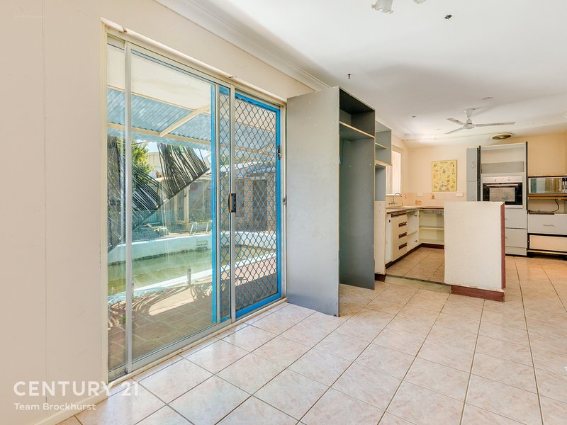 Photo - 31 Begonia Way, Forrestfield WA 6058 - Image 3