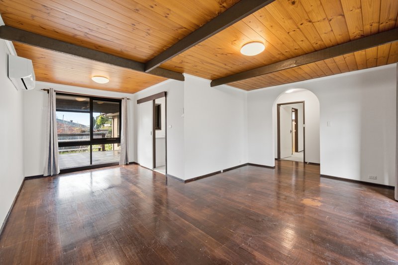 Photo - 31 Birchfield Crescent, Wantirna VIC 3152 - Image 2