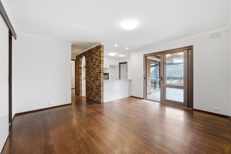 Photo - 31 Birchfield Crescent, Wantirna VIC 3152 - Image 3