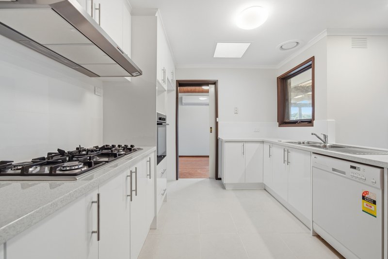 Photo - 31 Birchfield Crescent, Wantirna VIC 3152 - Image 4