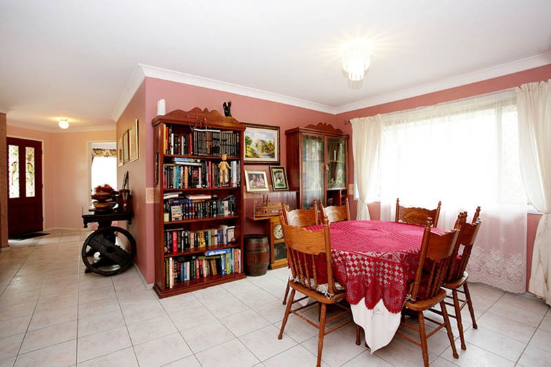 Photo - 31 Bottlebrush Drive, Regents Park QLD 4118 - Image 3