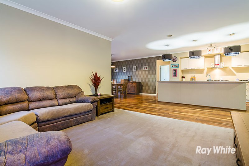 Photo - 31 Broadstone Way, Cranbourne VIC 3977 - Image 6