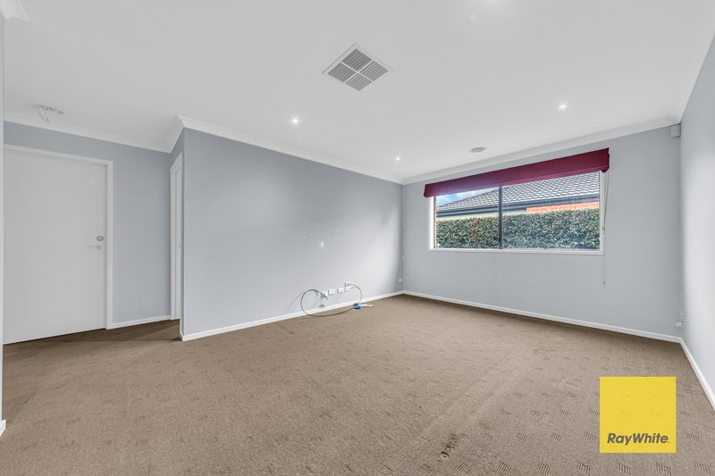 Photo - 31 Brownlow Drive, Point Cook VIC 3030 - Image 12