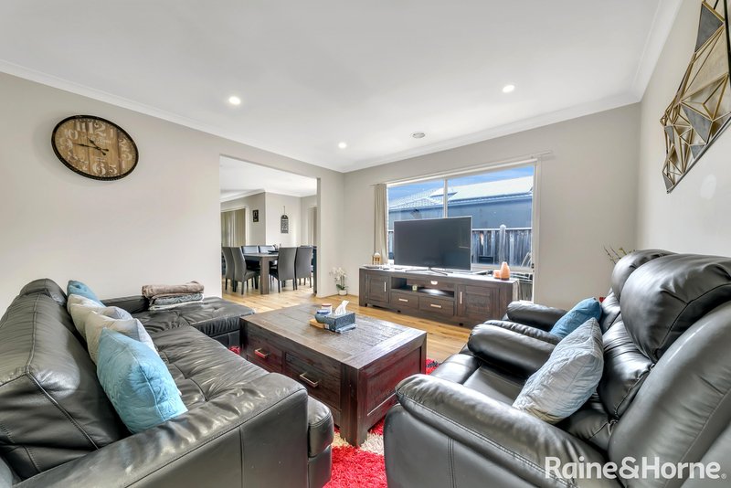 Photo - 31 Butterfly Boulevard, Tarneit VIC 3029 - Image 4