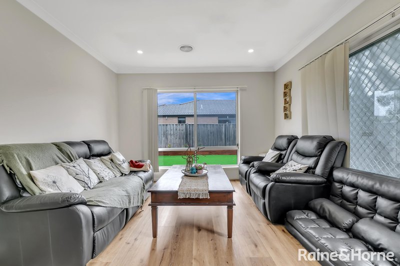 Photo - 31 Butterfly Boulevard, Tarneit VIC 3029 - Image 5