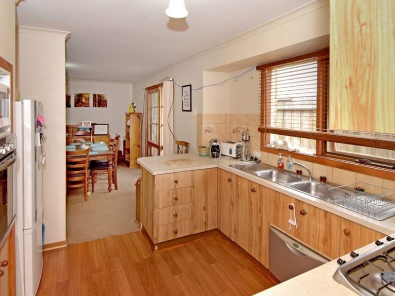 Photo - 31 Cabernet Road, Corio VIC 3214 - Image 6