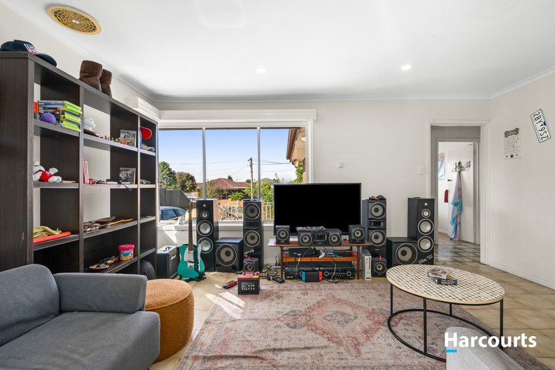 Photo - 31 Cambridge Way, Campbellfield VIC 3061 - Image 3