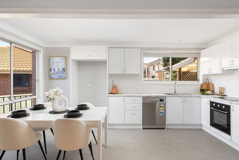 Photo - 31 Campbell Close, Minto NSW 2566 - Image 3