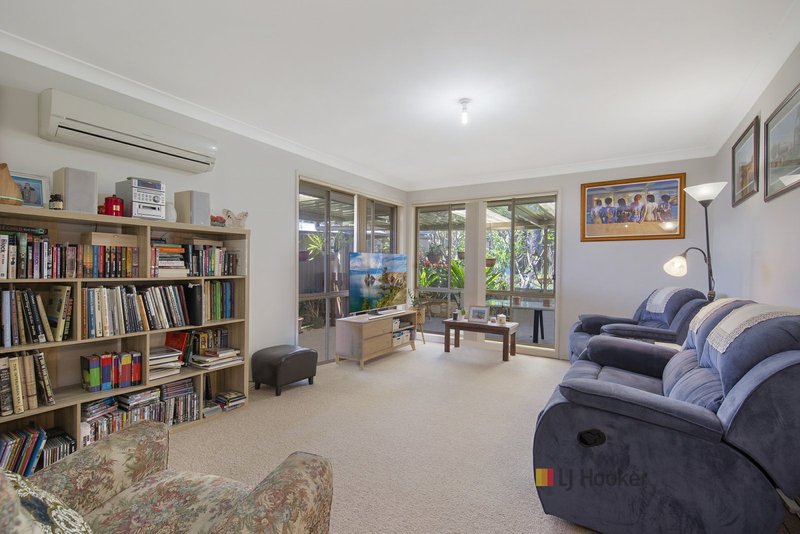 Photo - 31 Campbell Parade, Mannering Park NSW 2259 - Image 6