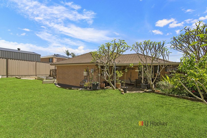 Photo - 31 Campbell Parade, Mannering Park NSW 2259 - Image 7