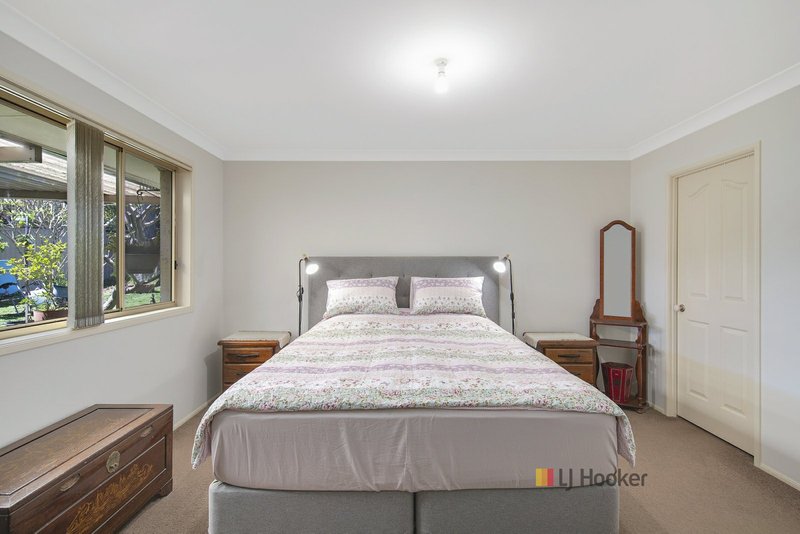 Photo - 31 Campbell Parade, Mannering Park NSW 2259 - Image 11