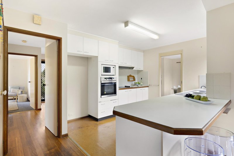 Photo - 31 Capella Crescent, Giralang ACT 2617 - Image 5