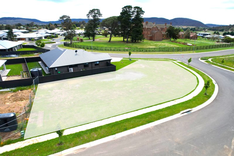 Photo - 31 Carmella Drive, Goulburn NSW 2580 - Image 2