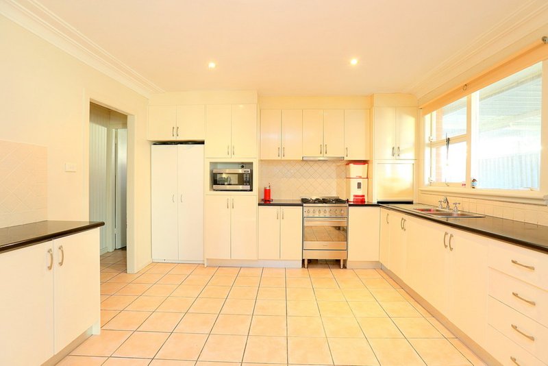 Photo - 31 Caroline Crescent, Georges Hall NSW 2198 - Image 3