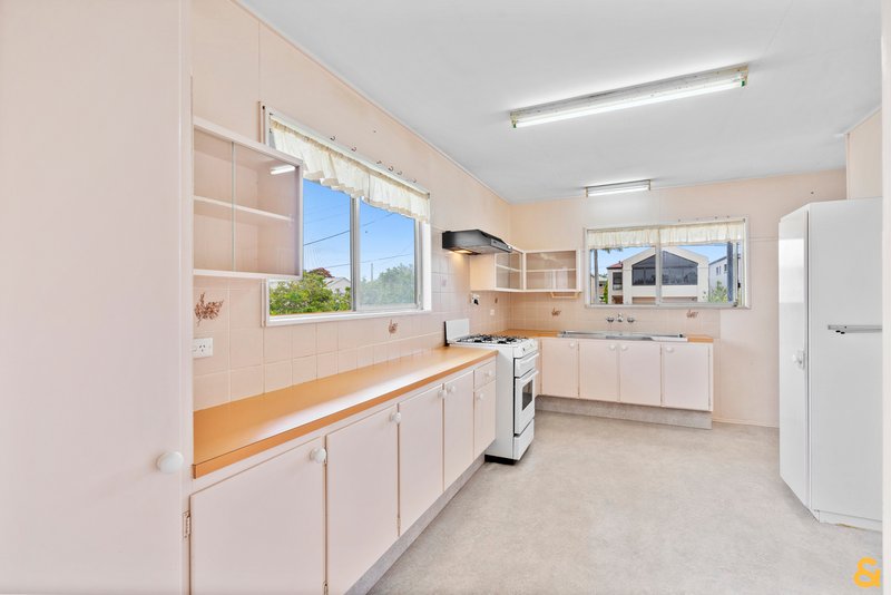 Photo - 31 Chestnut Street, Wynnum QLD 4178 - Image 7