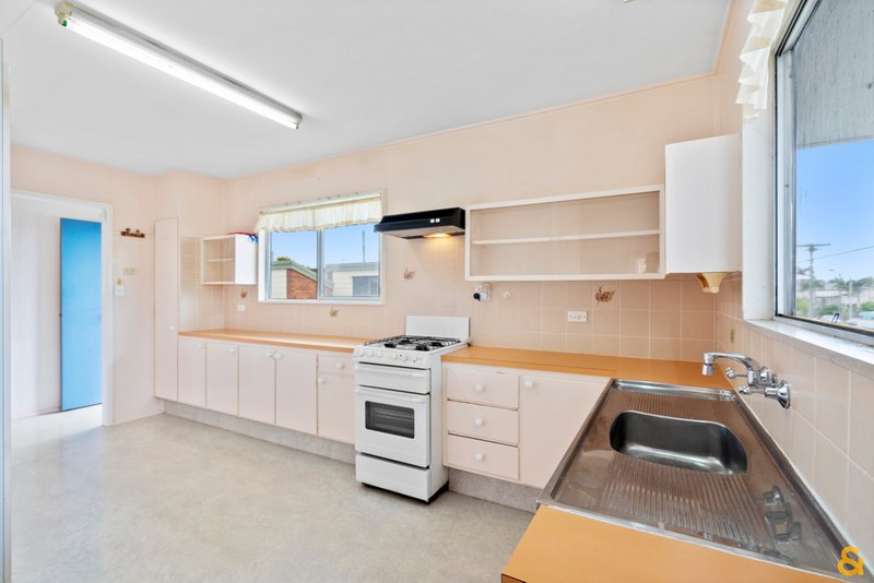 Photo - 31 Chestnut Street, Wynnum QLD 4178 - Image 8