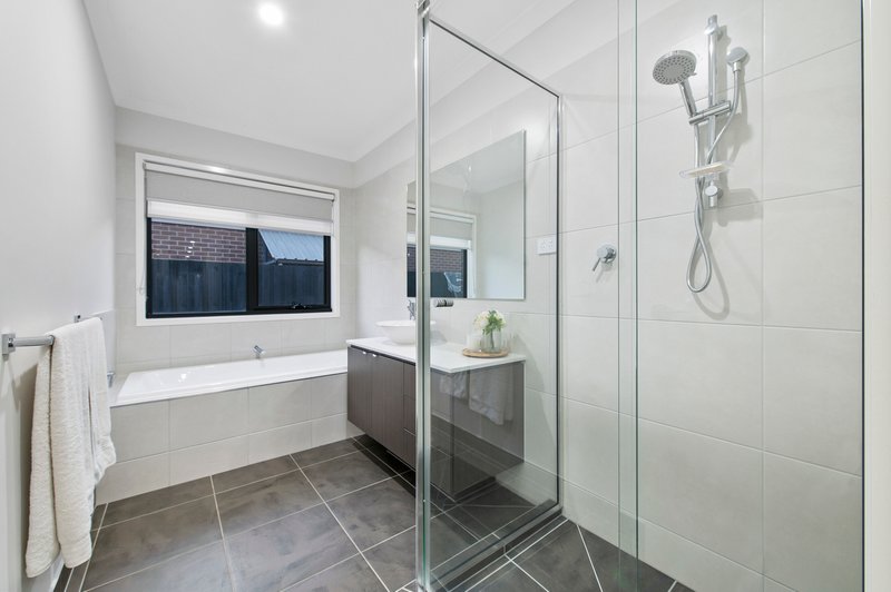 Photo - 31 City Vista Court, Fraser Rise VIC 3336 - Image 13