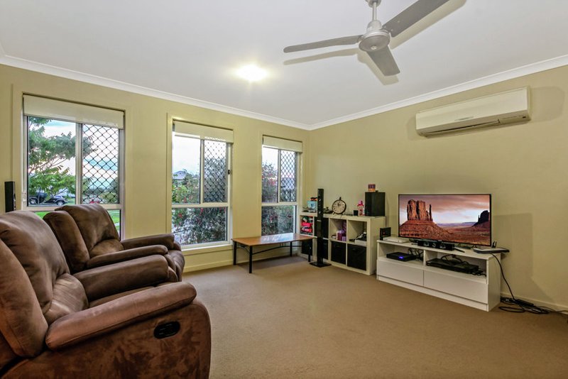 Photo - 31 Clearwater Crescent, Murrumba Downs QLD 4503 - Image 2