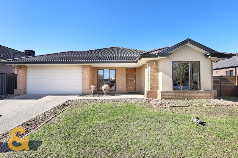 Photo - 31 Cleveland Drive, Craigieburn VIC 3064 - Image 2